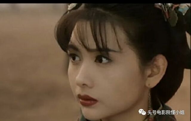 特别是张敏扮演的赵敏,骑着白马的回眸一笑,被观众以"赵敏回头"称为"