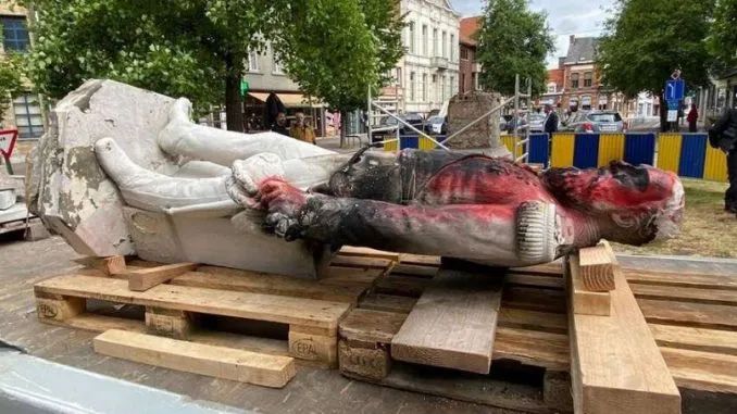 美欧抗议示威未平，又掀起“推倒雕像”运动