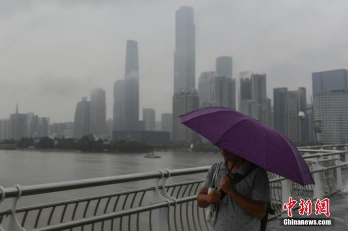 南方暴雨，北方炙烤，冰火两重天！