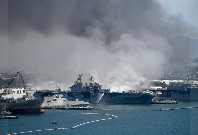 51伤美国军舰在加州海军基地港口爆炸起火大火可能已燃烧数日