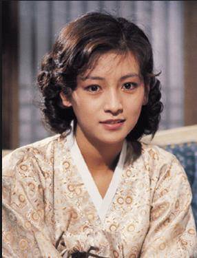 黄新惠年轻时容颜无人可比 与安在旭出演天生缘分 女儿遗传其美貌