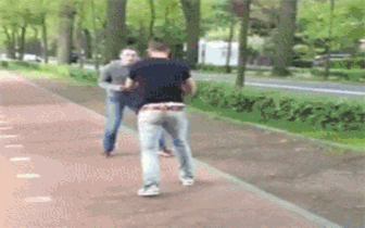 搞笑gif趣图:娶媳妇和嫁女家长的区别_大风号_凤凰网