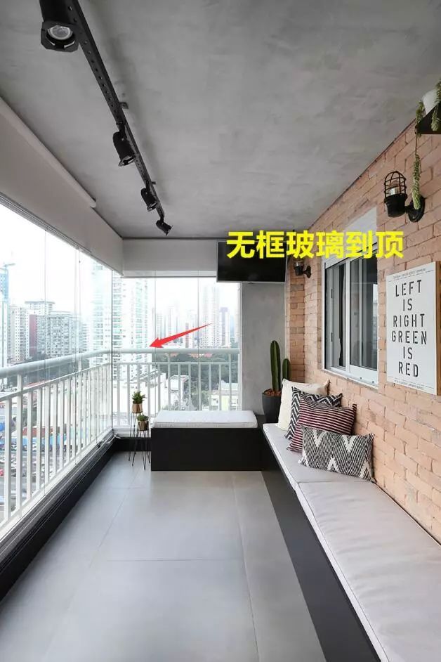 封一半折叠玻璃窗装一半,开放式阳台这样封,物业也不敢多说二字