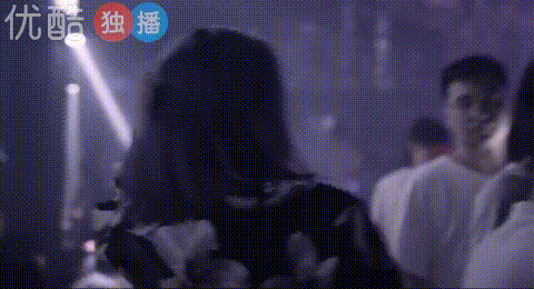 那些开着豪车摆摊的网红们,先憋忙着直播了…