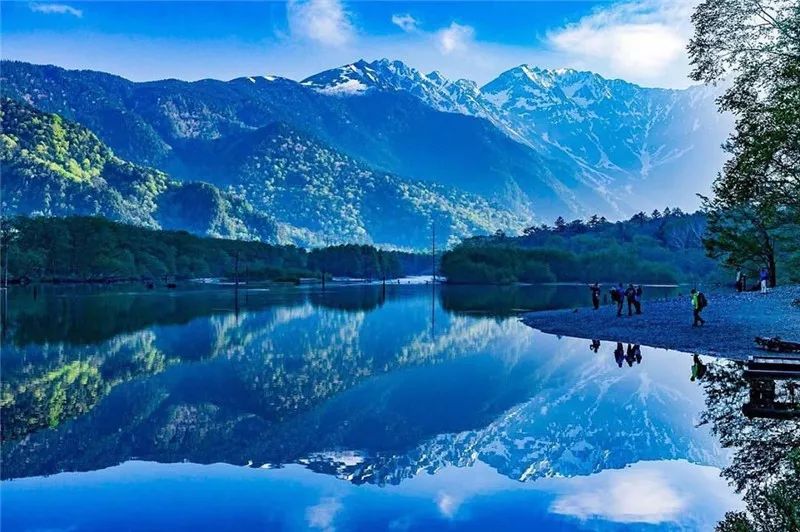 水如镜,景如画,美极了