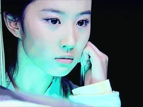 而刘亦菲16岁试镜《神雕侠侣》时,就惊艳到了不少人.