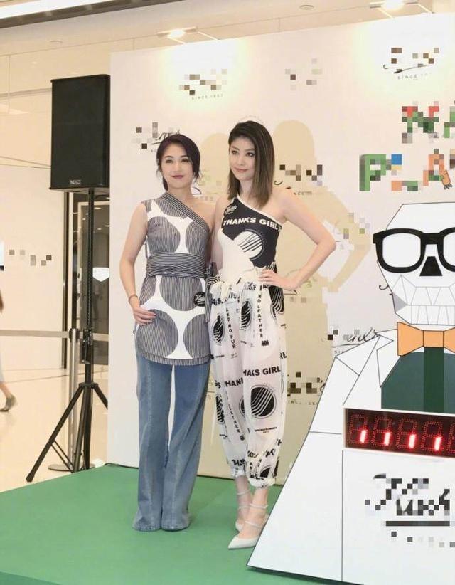 陈慧琳和杨千嬅同框同是43岁却一个像姐一个像妈