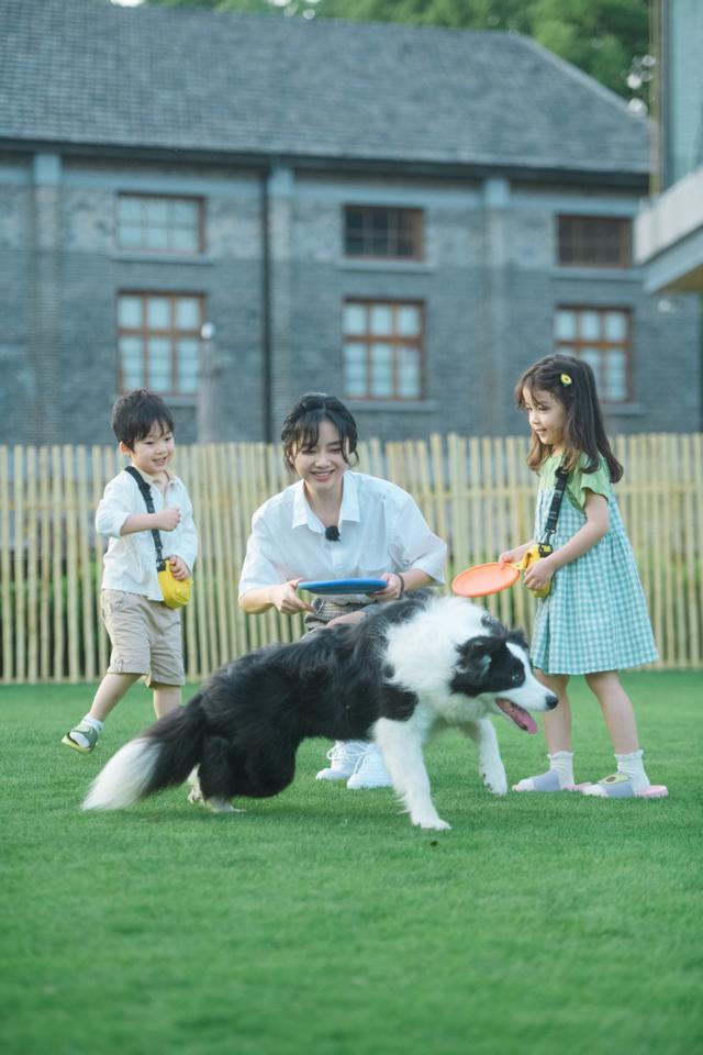 名门泽佳《奇妙小森林》谭松韵开启带娃日常!穿搭效果清新减龄