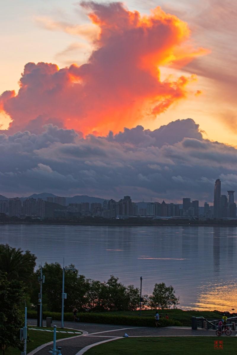 深圳湾日出广场的日出