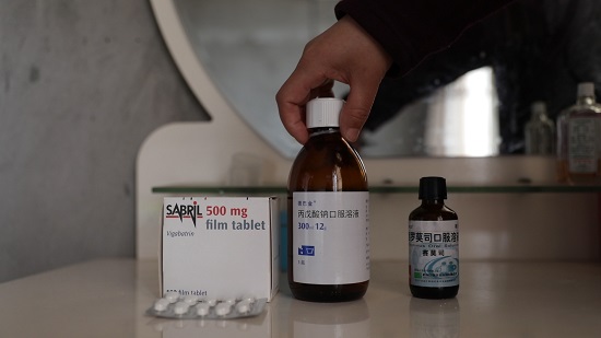左边的喜保宁和德巴金用于控制癫痫,右边的雷帕霉素用于抑制细胞增生.
