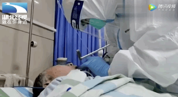 进入武汉，中国记者冒死记录珍贵画面