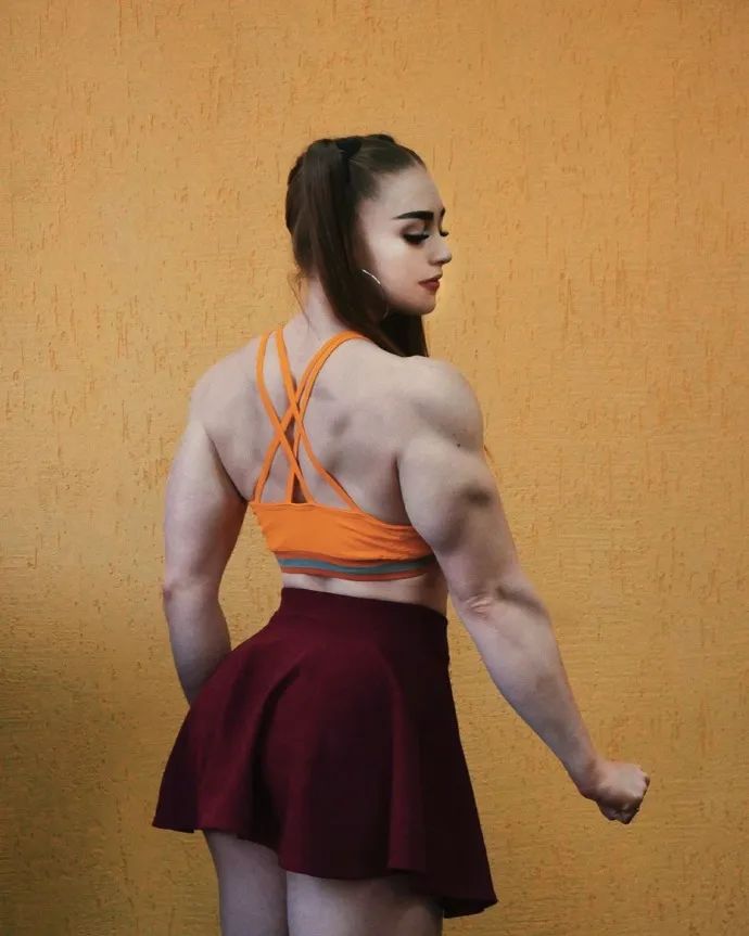硬拉165kg,被誉为世界"最强肌肉女"!却令无数男人疯狂