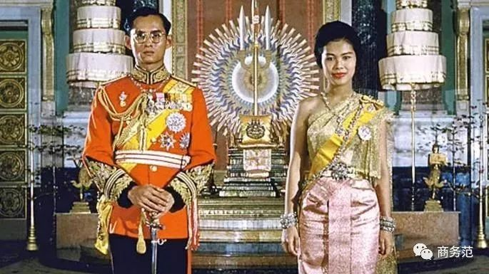 泰国王太后88岁生日,和老国王相爱相杀,无底线溺爱儿子