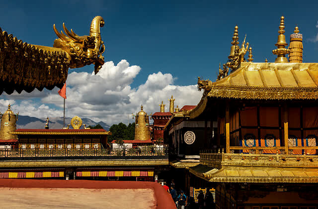 昭寺位于拉萨老城区中心,是一座藏传佛教寺院,由藏王松赞干布建造