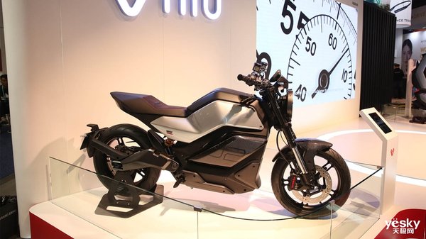 全球首款自动驾驶三轮电动摩托车小牛电动tqi现场图赏