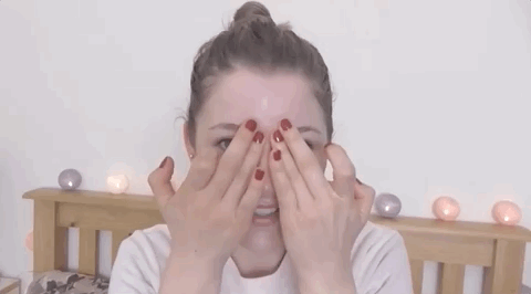 表情包龙妈下线她标志性的抬头纹怎么不见了