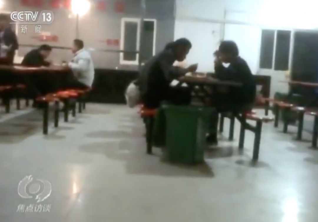 偷拍长途客车司机宰客：天价收费背后是一条产业链