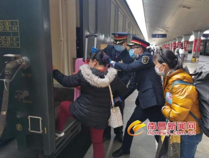 名务工人员前往福州复工;为兰州开往厦门北的z125次列车加挂一节车厢