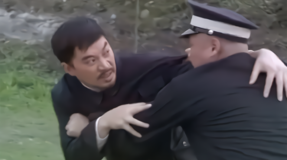 解放军来招聘警察，不料一看面试者的格斗技巧，我都捏把汗啊