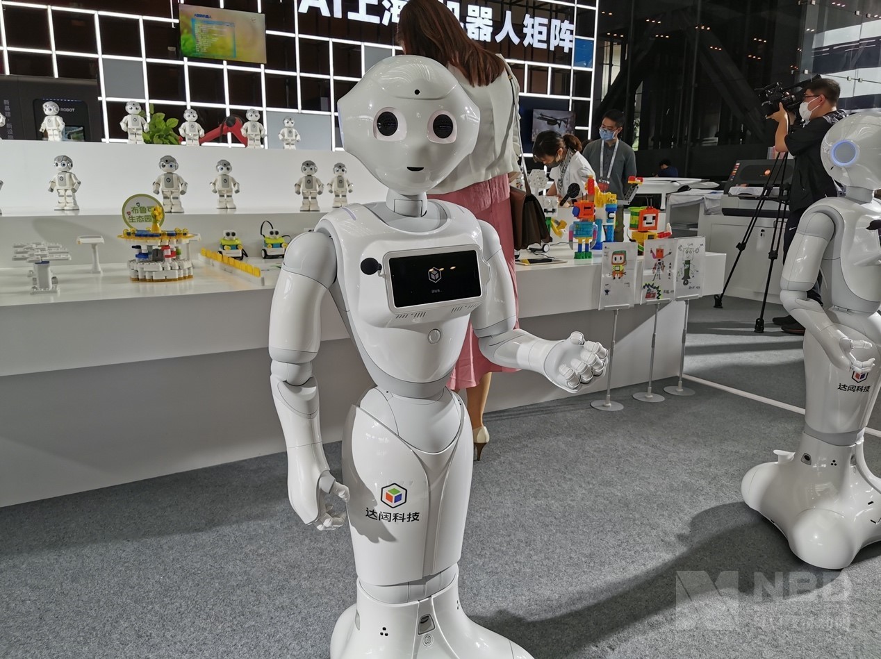 图集| 探营2020世界人工智能大会机器人矩阵展示区