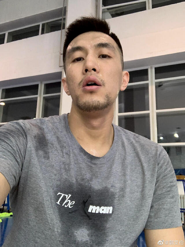 球长社圈4月19日讯 辽宁男篮球员郭艾伦昨晚更新了个人微博,他晒出了