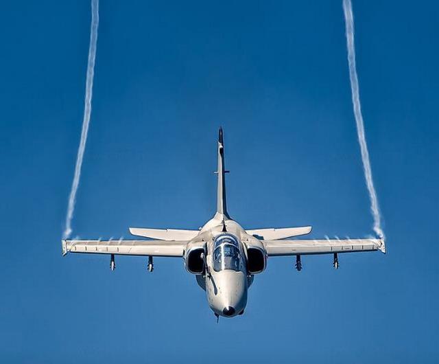 bombardiere ricognitore per gli anni 80,1980年代的攻击和侦察飞机