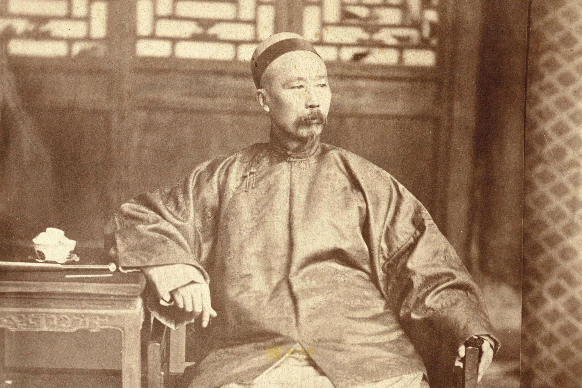 很显然,年轻时代的李鸿章,有着非同一般的人生抱负,但也有着许多青年