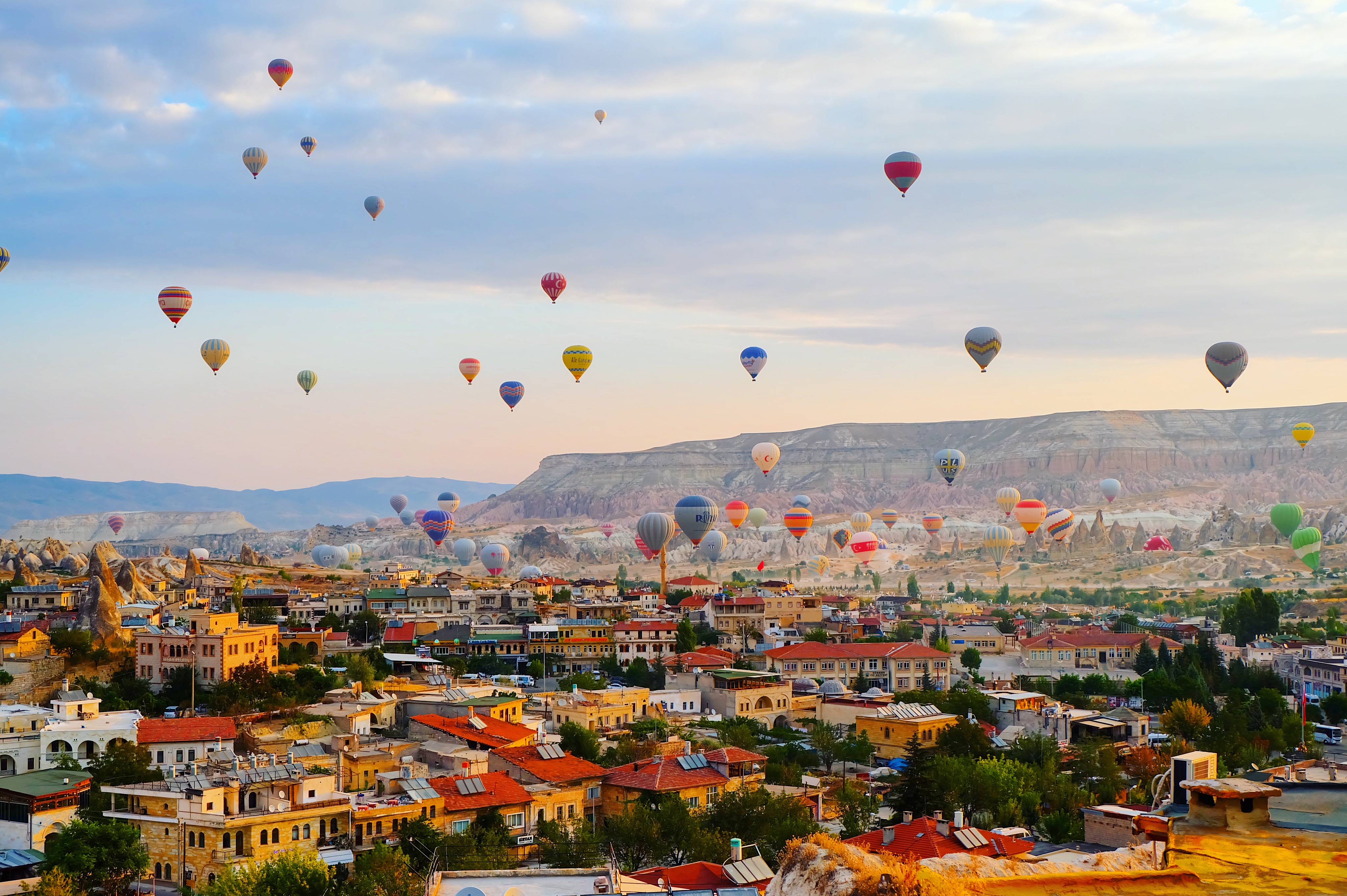 卡帕多奇亚,坐热气球和太阳一起升起,才知道土耳其到底有多浪漫
