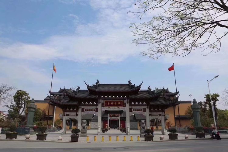 宁国寺始建于宋隆兴元年(1163年,由当地乌泾巨富张百五捐款建造,僧昌