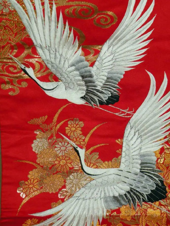 中国传统年长的人去世有驾鹤西游的说法.