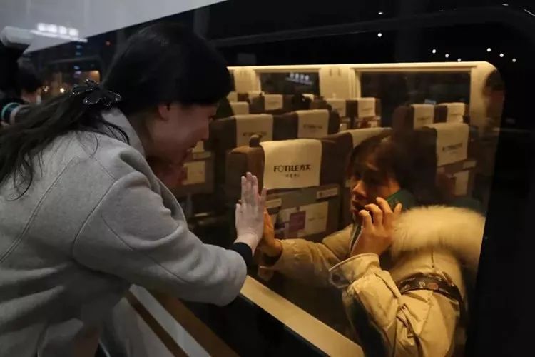 送上您的祝福，为千里驰援的他们祈愿