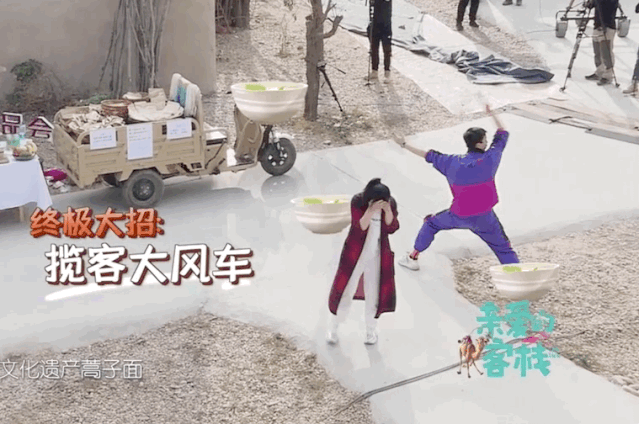 图片来源微博:亲爱的客栈 三石弟弟带着自己的无敌风火轮向我们走来.
