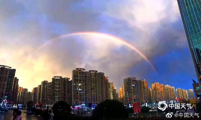 雷雨冰雹彩虹晚霞乳状云 贵州1天现5种气象景观