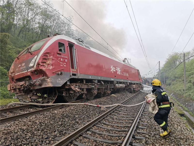 发生事故的 t179 次列车发电车火灾已扑灭,铁路部门已安排车上其他