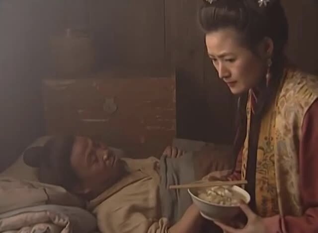 女子伙同情夫多次下药毒杀丈夫,20年后"