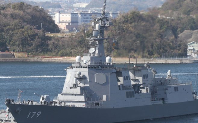 日本首艘万吨驱逐舰服役,舰员均佩带口罩出席仪式