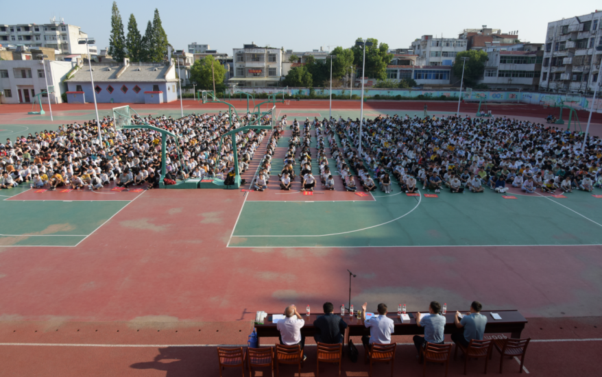 阜南县"民法典第一课"走进实验中学