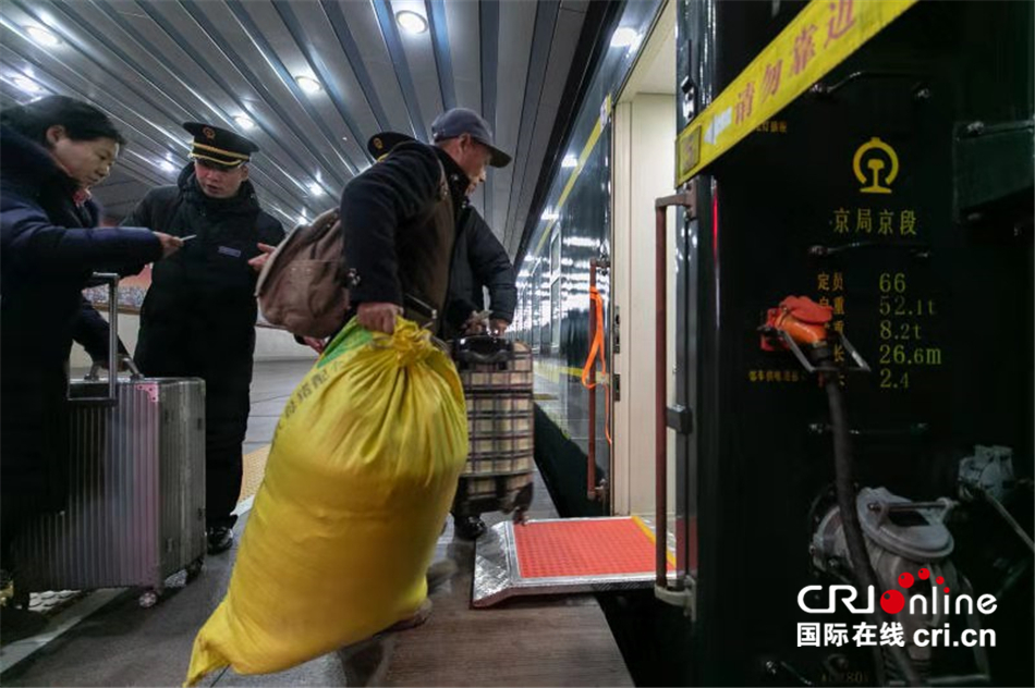 我国正式进入“春运时间”(组图)