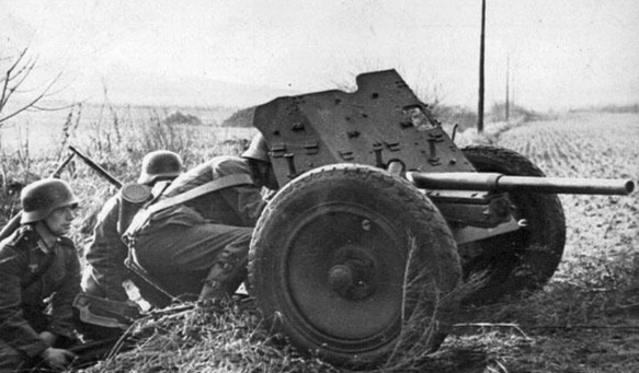 德国步兵师反坦克连的主力pak 35/36型37毫米反坦克炮.