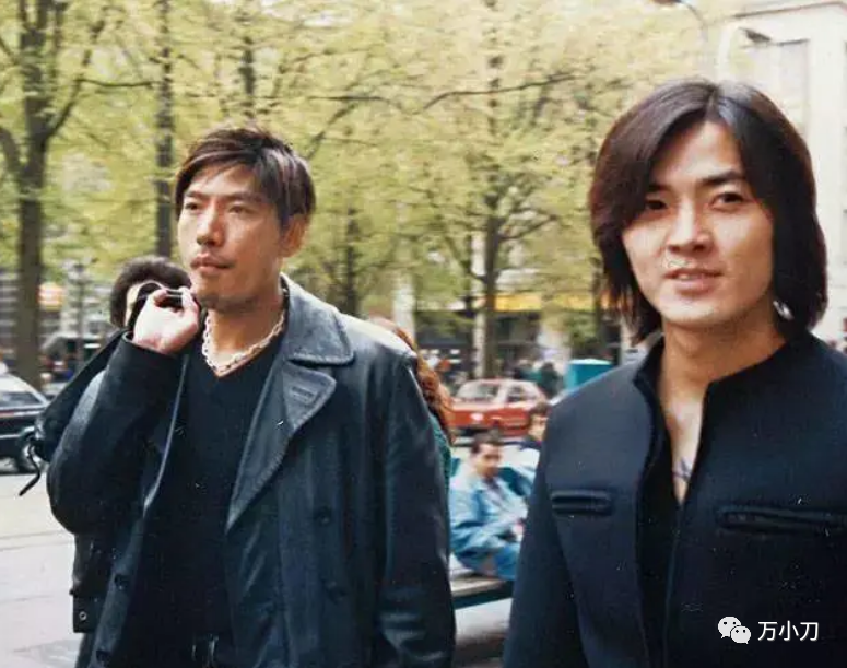 演乌鸦,被陈浩南被活活烧死 演奔雷虎,被肥佬黎杀死 演草刈朗,被