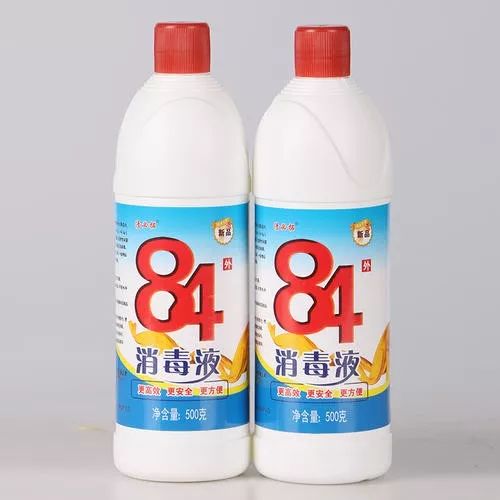 常见氯含量5%的84消毒液配比及用途如下: 以1:100稀释后即为有效氯为