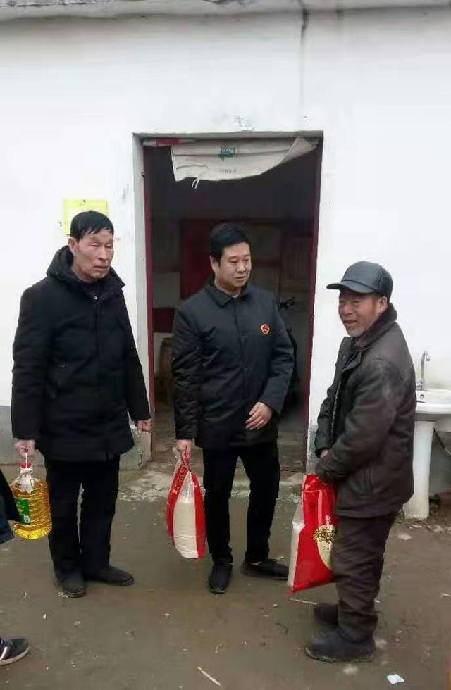 唐河县源潭镇:走访慰问贫困户 扶贫帮扶暖人心