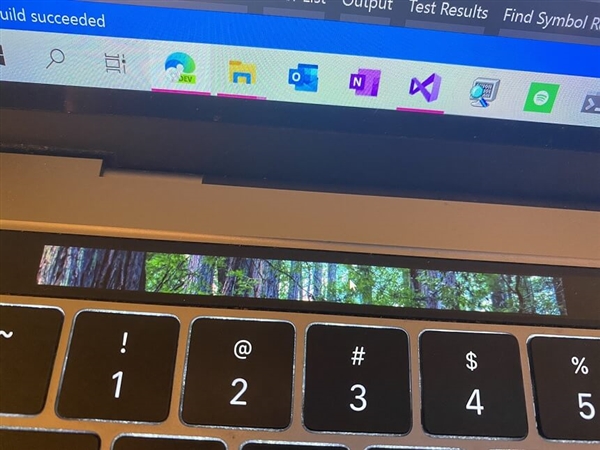 macbookpro换装win10后touchbar能当显示副屏了