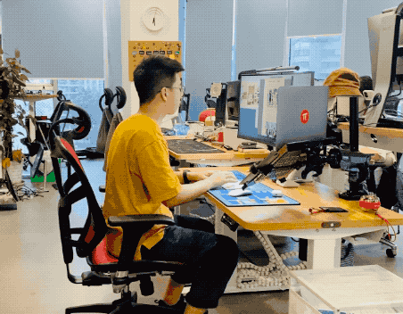 乐歌的升降桌可以在 0.71m 到 1.