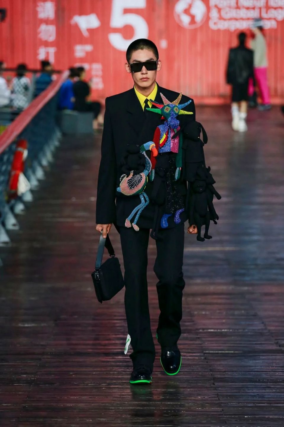 Louis Vuitton大秀上海启航: 以童趣发掘时尚本真（最新发布）