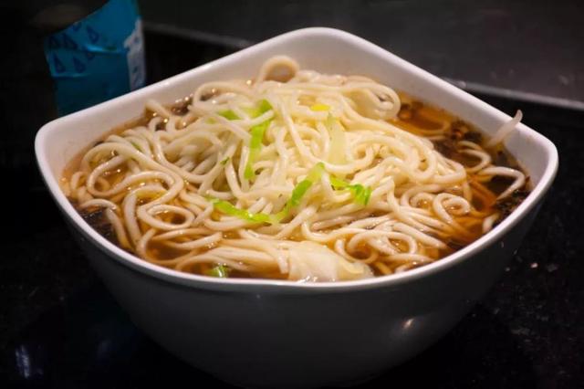 2,骨汤面