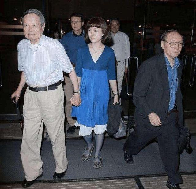 翁帆:当初为了钱嫁82岁的杨振宁,现在因为被老天惩罚没孩子生?