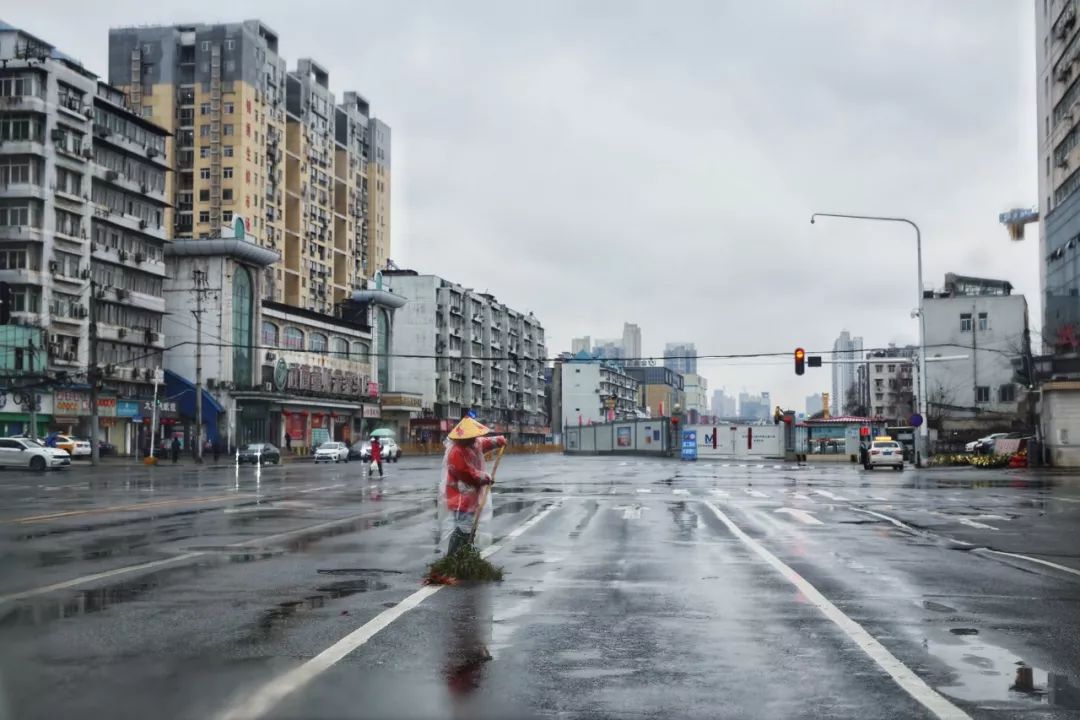 文创资讯 正文  除夕夜,湖北武汉 照片拍摄于蔡姝的家中,武汉发布封城