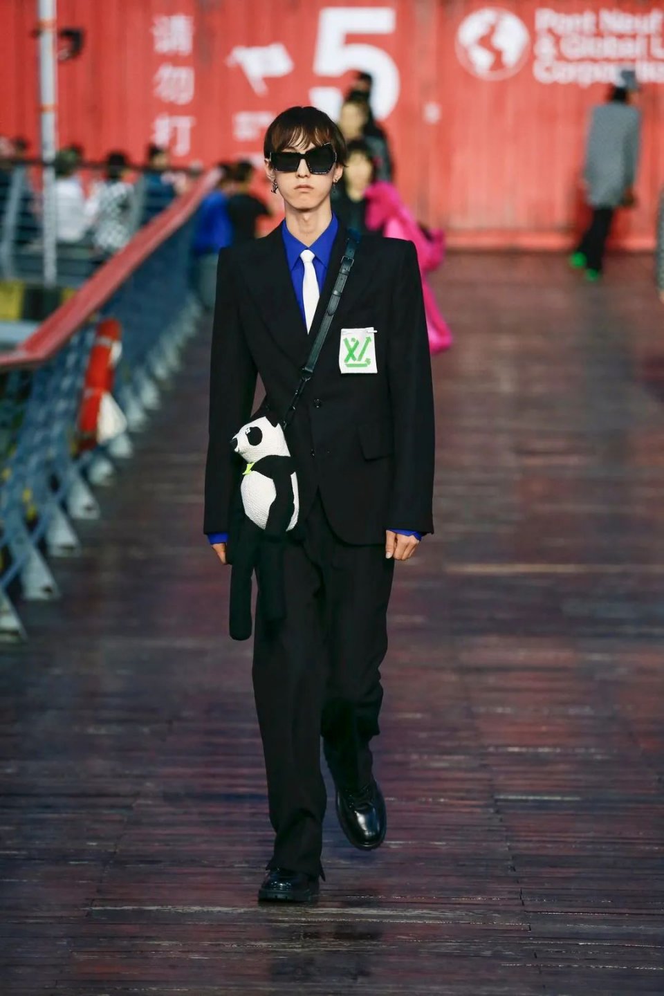 Louis Vuitton大秀上海启航: 以童趣发掘时尚本真（最新发布）