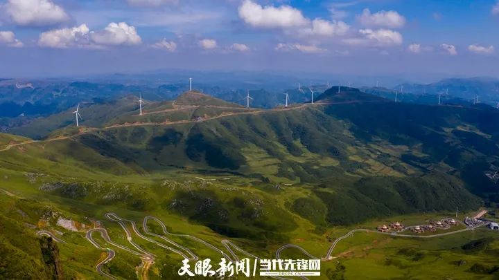 "8月29日,记者走进赫章县韭菜坪景区,不时听到游客发出这样的赞叹.